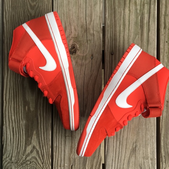 Nike Dunk ‘Crimson’ Mid Pro SB Sneakers - Picture 7 of 7